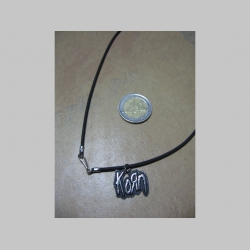 Korn - kovový chrómovaný prívesok na plastikovej šnúrke s kovovým zapínaním